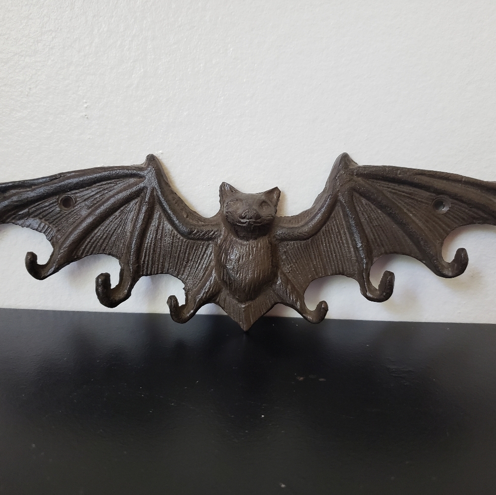 Cast iron bat key holder